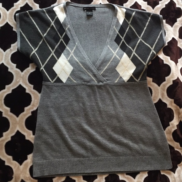 New York & Company Sweaters - NY&co. M v-neck gray argyle short sleeve sweater